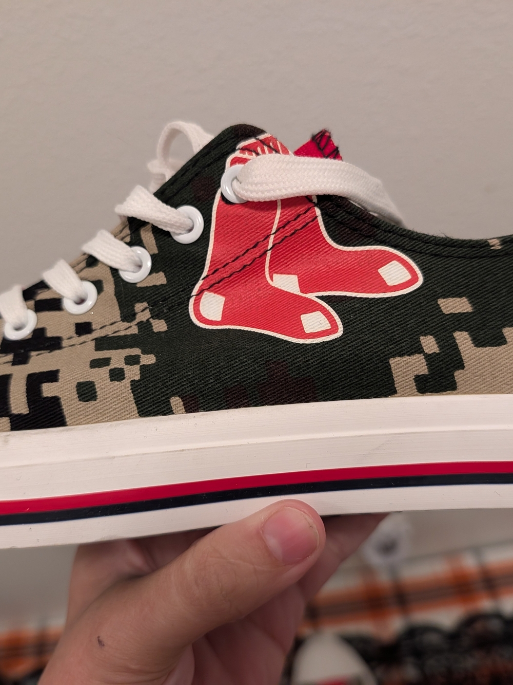 Dogio Camouflage Low-Top Sneakers with Red Sox Logo